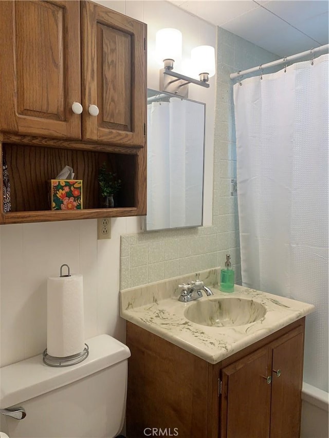 33010 Juniper Ln, Green Valley Lake, CA 92341 - full bath featuring backsplash, toilet, and vanity