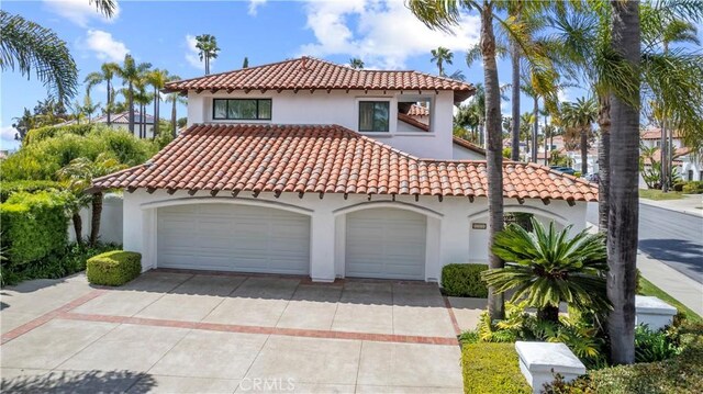 31 Terraza Del Mar, Dana Point, CA 92629 - mediterranean / spanish-style house with stucco siding, a garage, a tile roof, and concrete driveway