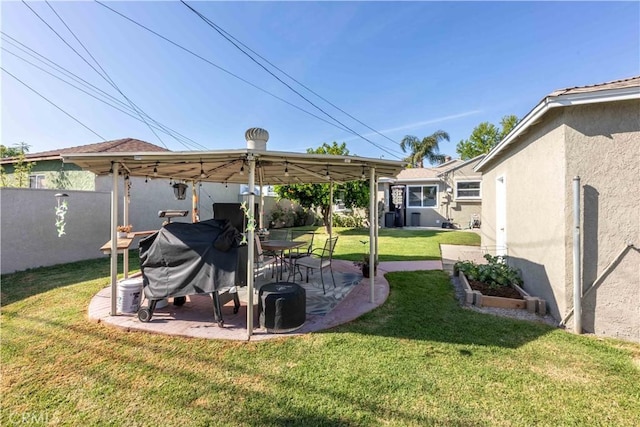 view of yard featuring a patio area and fence