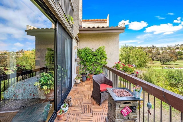 2564 Navarra Dr Unit 113, Carlsbad, CA 92009 - balcony with a fire pit
