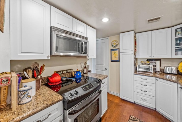2564 Navarra Dr Unit 113, Carlsbad, CA 92009 - kitchen featuring stainless steel appliances, white cabinets, light wood-type flooring, and recessed lighting
