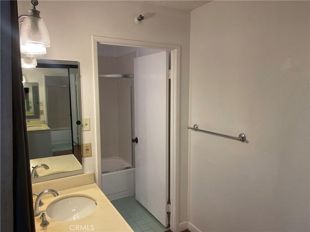 600 W 9th St Unit 902, Los Angeles, CA 90015 - bathroom with enclosed tub / shower combo, vanity, and tile patterned floors
