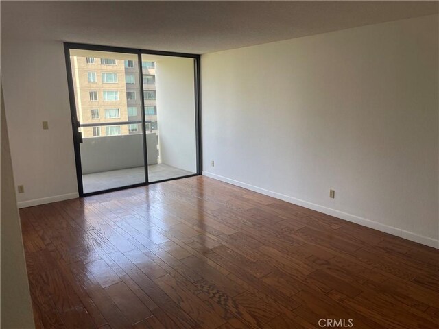 600 W 9th St Unit 902, Los Angeles, CA 90015 - unfurnished room with hardwood / wood-style floors and baseboards