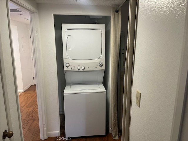 600 W 9th St Unit 902, Los Angeles, CA 90015 - laundry room with stacked washer and clothes dryer and wood finished floors