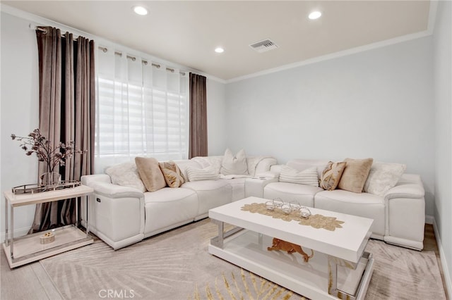 living area featuring visible vents, crown molding, baseboards, light wood-style floors, and recessed lighting