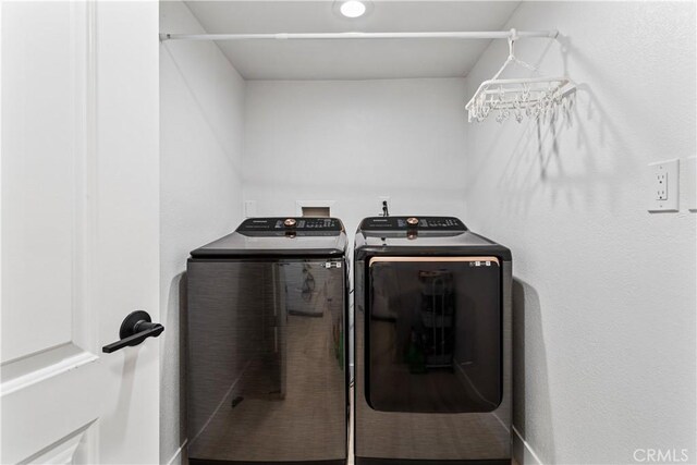 760 Featherwood Dr, Diamond Bar, CA 91765 - clothes washing area with washing machine and dryer and baseboards