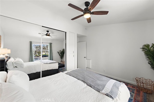 bedroom featuring baseboards, a ceiling fan, and a closet