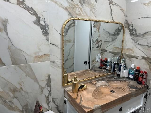 475 N Midway Unit 173, Escondido, CA 92027 - bathroom featuring vanity