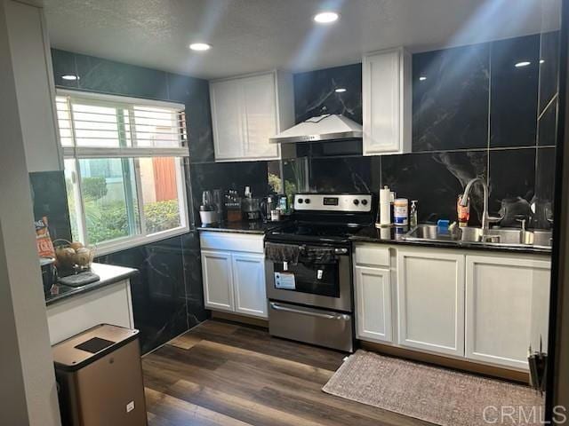 475 N Midway Unit 173, Escondido, CA 92027 - kitchen featuring stainless steel range oven, a sink, white cabinets, dark countertops, and dark wood-style flooring