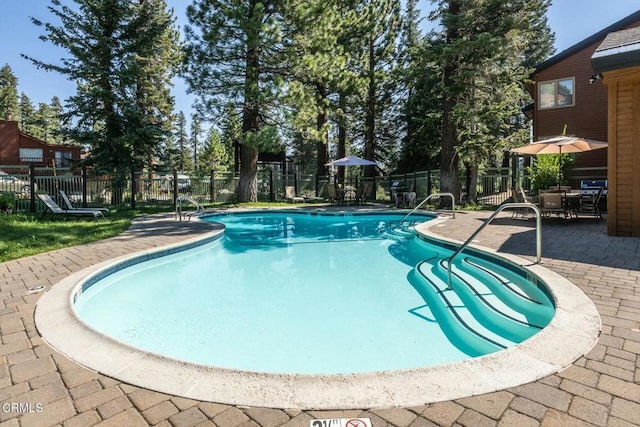 435 Lakeview Blvd Unit 116, Mammoth Lakes, CA 93546 - community pool featuring a patio