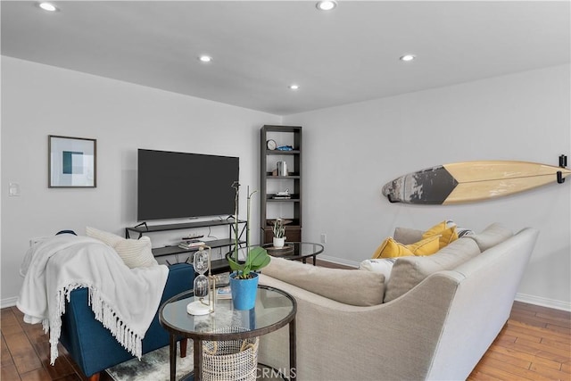 living room featuring wood-type flooring, baseboards, and recessed lighting