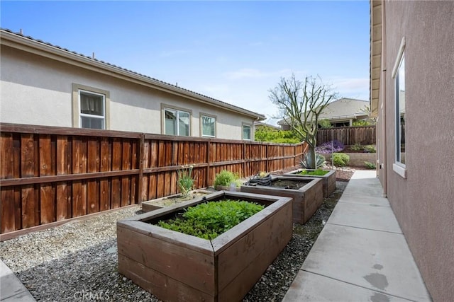 6207 Shelburne Dr, Bakersfield, CA 93306 - fenced backyard with a garden