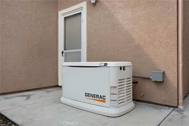 6207 Shelburne Dr, Bakersfield, CA 93306 - exterior view of a power unit and stucco siding