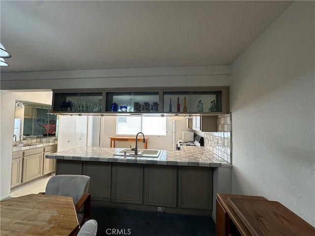 18405C Collins St Unit C, Tarzana, CA 91356 - kitchen with tile counters, decorative backsplash, a peninsula, and a textured wall