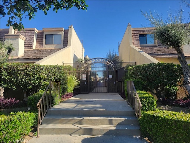 18405C Collins St Unit C, Tarzana, CA 91356 - view of home's community featuring a gate