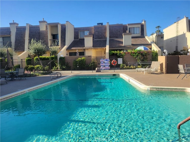 18405C Collins St Unit C, Tarzana, CA 91356 - community pool featuring a patio area