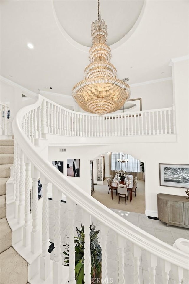 room details with crown molding and a chandelier