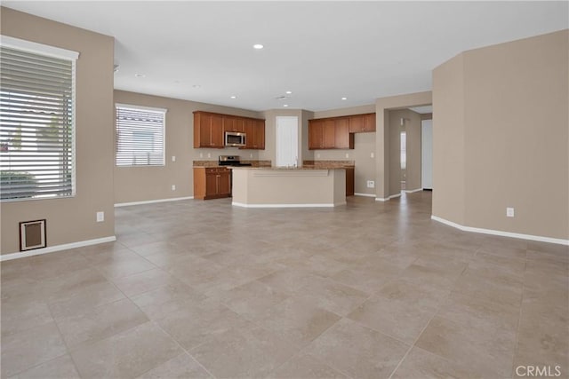 18870 Stetson St, Apple Valley, CA 92308 - unfurnished living room with baseboards and recessed lighting