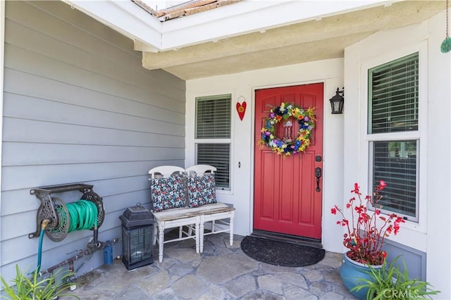 entrance to property featuring covered porch