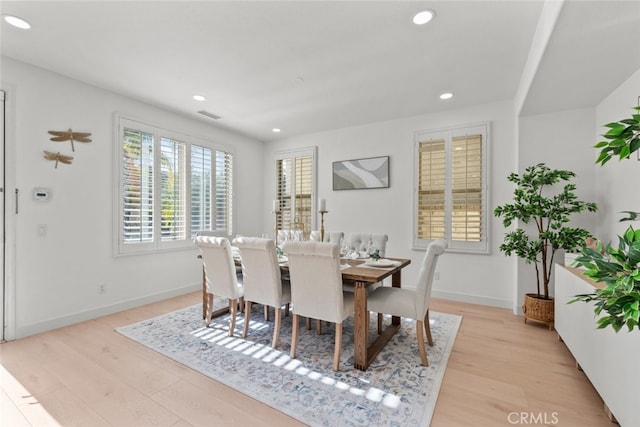 dining area featuring baseboards, recessed lighting, visible vents, and light wood-type flooring