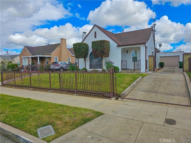 view of front of home featuring driveway, a front yard, stucco siding, and a fenced front yard
