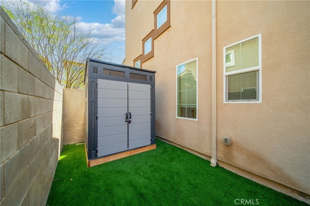 exterior space featuring fence