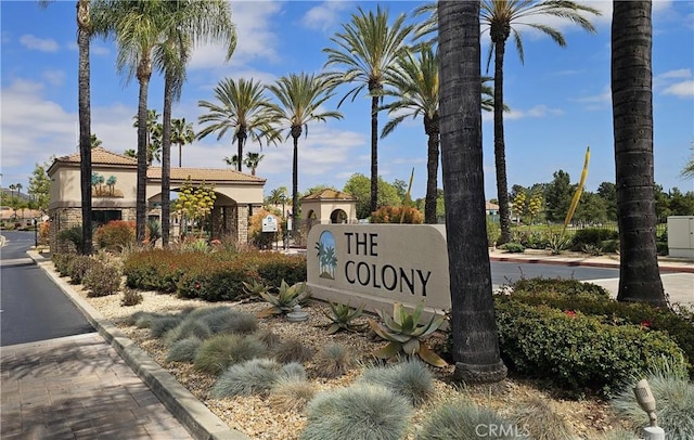 view of community / neighborhood sign