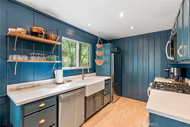27979 N Bay Rd, Lake Arrowhead, CA 92352 - kitchen featuring stainless steel appliances, light wood-style flooring, a sink, recessed lighting, and light countertops