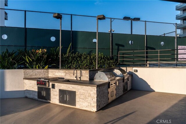 345 Pioneer Dr Unit 1705, Glendale, CA 91203 - view of patio / terrace with a sink