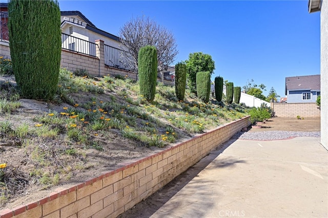 6721 Silver Oak Pl, Riverside, CA 92506 - view of yard with fence and a patio area