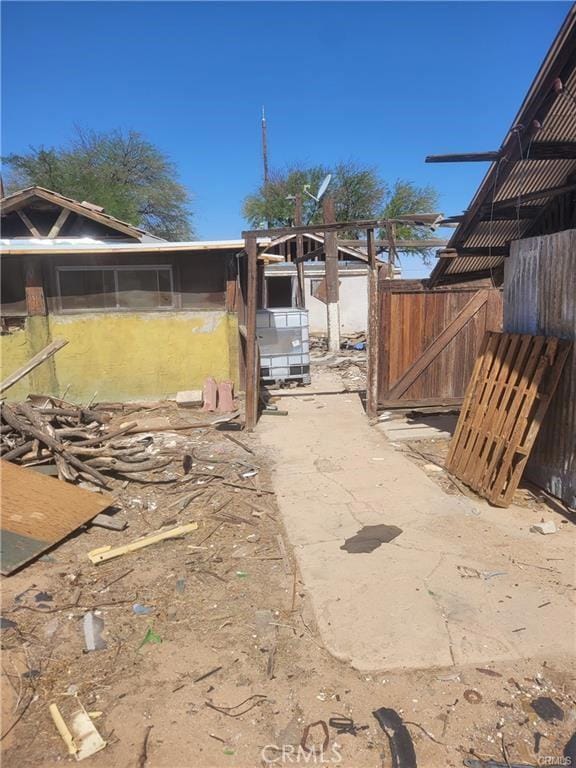 21284 Santa Fe Ave, Hinkley, CA 92347 - view of yard