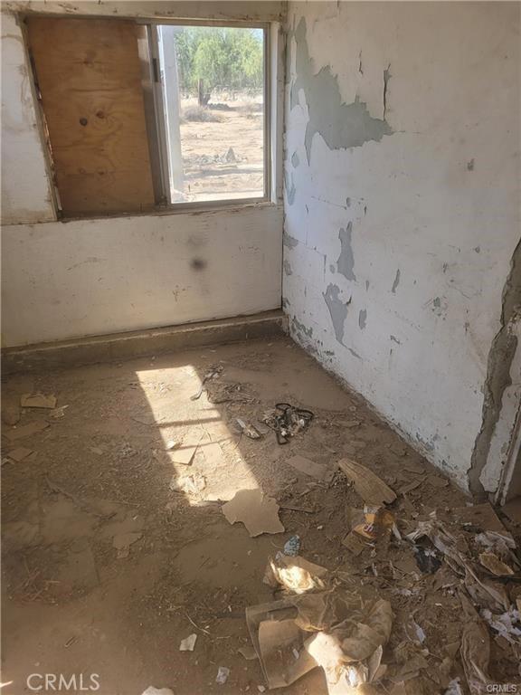 21284 Santa Fe Ave, Hinkley, CA 92347 - view of spare room