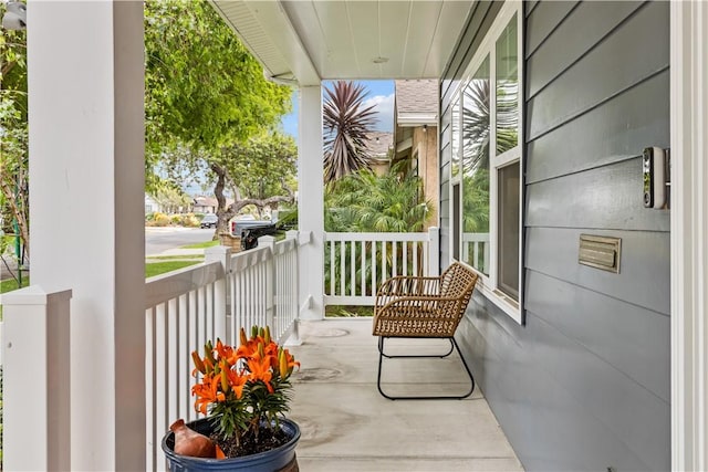 balcony featuring covered porch