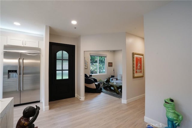 foyer entrance featuring recessed lighting, baseboards, and light wood-style flooring