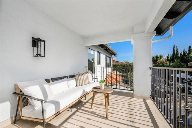 balcony featuring an outdoor hangout area