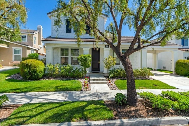 view of front of property featuring driveway