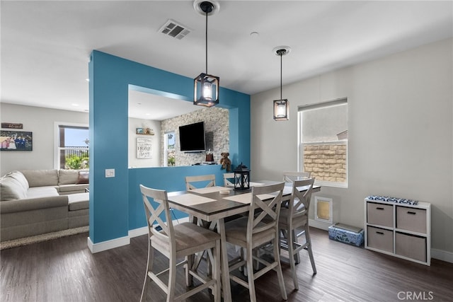 dining space featuring visible vents, wood finished floors, and baseboards
