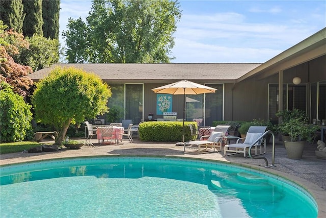 799 Hillview Way, Chico, CA 95926 - swimming pool featuring a patio