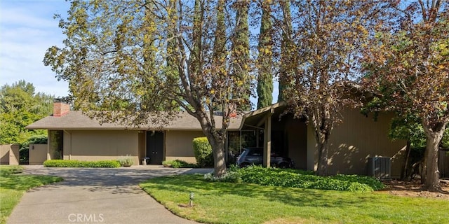 799 Hillview Way, Chico, CA 95926 - view of front of home with driveway and a front lawn