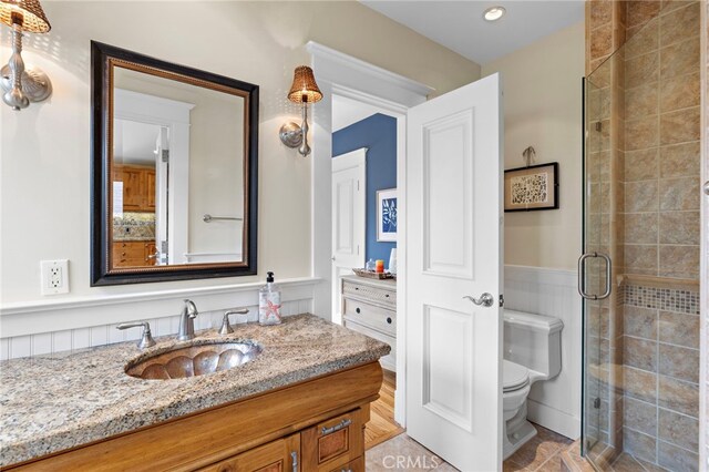 522 High Dr, Laguna Beach, CA 92651 - full bath featuring a shower stall, toilet, vanity, and wainscoting