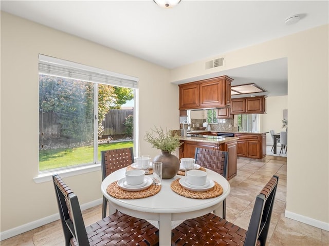 1523 E Pryor Dr, Fresno, CA 93720 - dining area featuring baseboards and visible vents