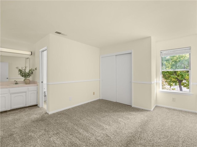 1523 E Pryor Dr, Fresno, CA 93720 - unfurnished bedroom featuring visible vents, baseboards, light carpet, and a sink