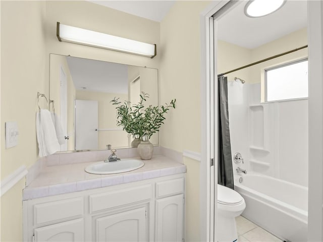 1523 E Pryor Dr, Fresno, CA 93720 - full bath featuring shower / tub combo, toilet, vanity, and tile patterned floors