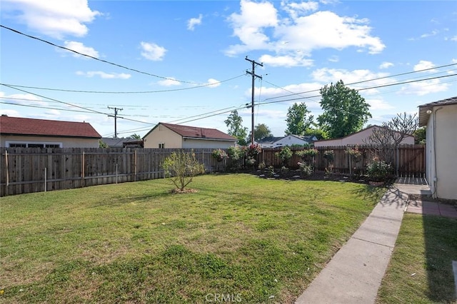 view of yard featuring a fenced backyard