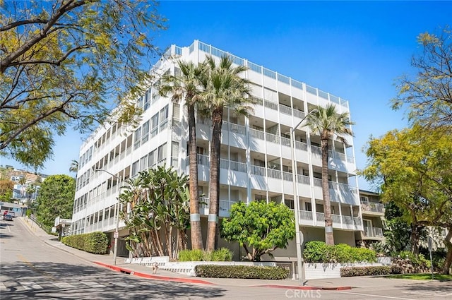 1400 N Sweetzer Ave Unit 102, West Hollywood, CA 90069 - view of apartment building / complex