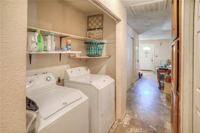 washroom with visible vents, independent washer and dryer, and laundry area