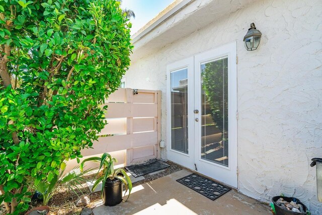 800 E Cottonwood Rd Unit 2, Palm Springs, CA 92262 - doorway to property featuring french doors and stucco siding