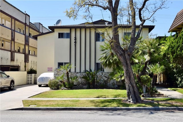 341 N Isabel St, Glendale, CA 91206 - view of front facade with stucco siding, board and batten siding, and a front yard