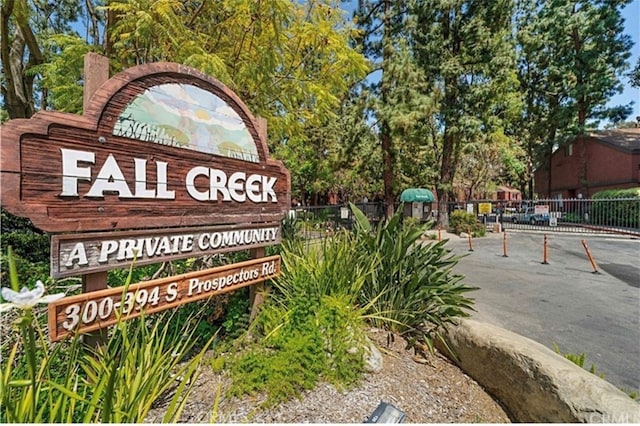 300 S Prospectors Rd Unit 35, Diamond Bar, CA 91765 - community / neighborhood sign featuring fence