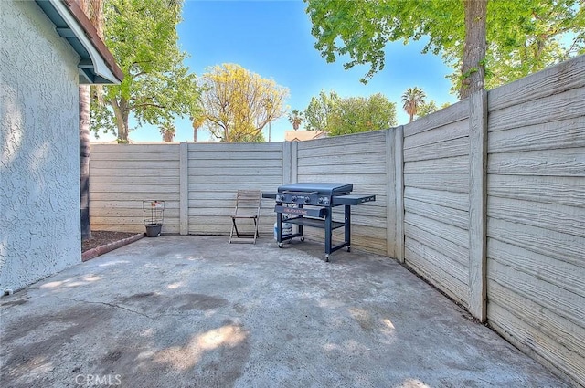 28 Dearborn Cir, Redlands, CA 92374 - fenced backyard featuring grilling area and a patio area